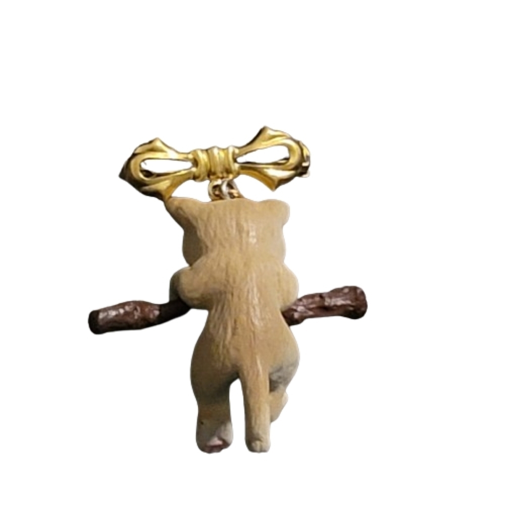 Vintage White Kitten Cat Brooch Pin Hanging on Branch Resin Gold Tone Cute - Picture 2 of 11